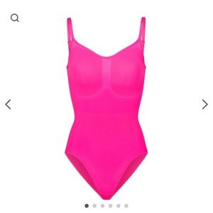SKIMS SCULPTING BODYSUIT W. SNAPS - FLAMINGO